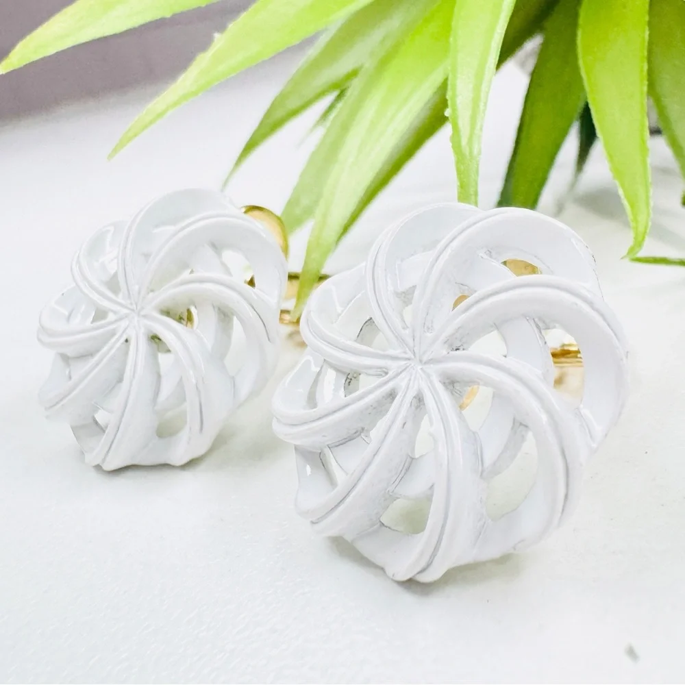 Vintage 60s Crown Trifari White Enamel Pinwheel Swirl Gold Tone Clip Earrings